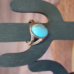 Gold Tone Oval Turquoise Howlite Stone Ring, Size 7